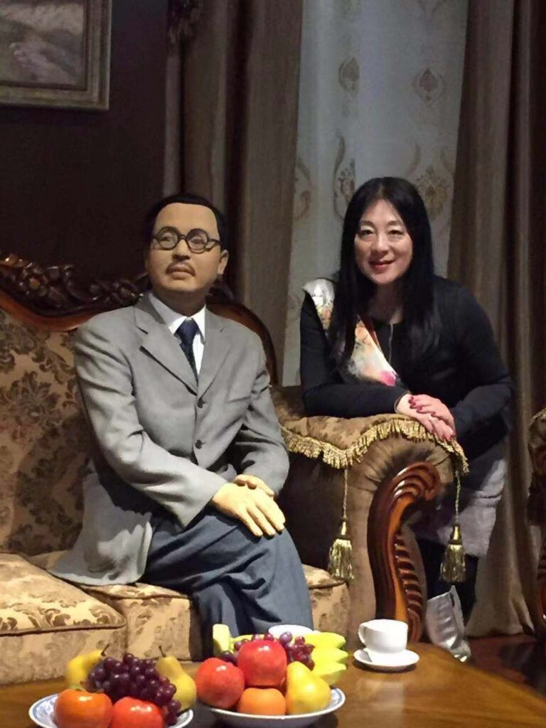 J.J.Cheng 程一若 with her Grandpa Cheng Zhen Jun 程振鈞 at West Lake Expo Museum in 2015